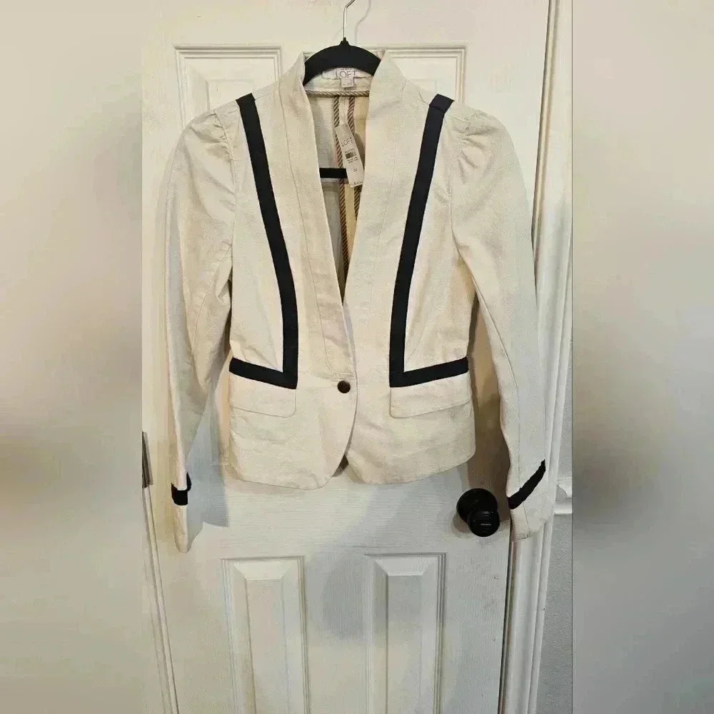 NWT Women Ann Taylor LOFT blazer in Beige 00
